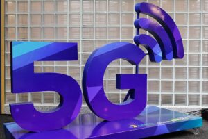 Imagem de um mockup com a escrita 5G.